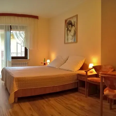 Goscinne Jantar Lukecin